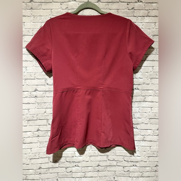 Jaanuu Wine Scrub Top Size Medium (M) - Picture 2 of 4
